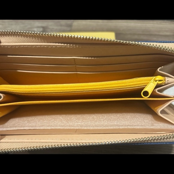 Rare Disney Parks Dooney & Bourke Beauty & The Beast Belle Wristlet Wallet Large - Picture 11 of 13